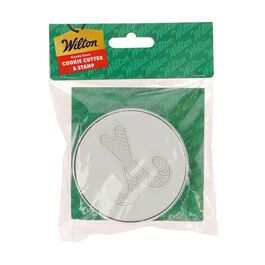 CORTADOR + SELLO PARA GALLETAS WILTON - BASTONES DE CARAMELO